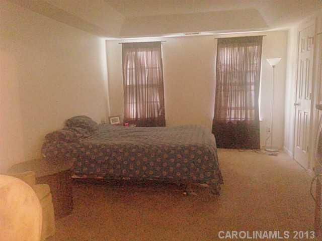 524 Moss Stream Ln, Charlotte, NC 28214