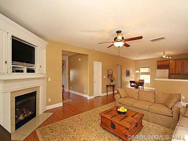 244 Flanders Dr, Mooresville, NC 28117