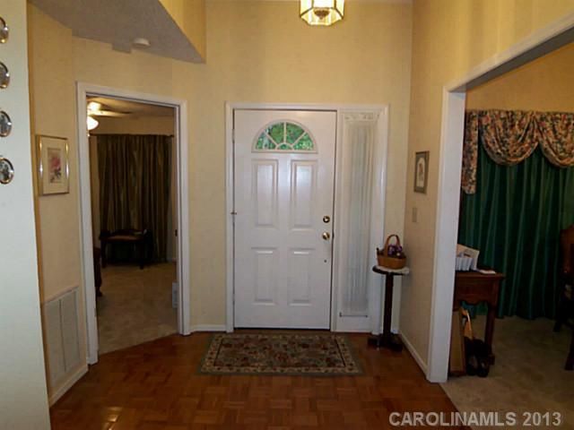 2920 Summerland Dr, Matthews, NC 28105