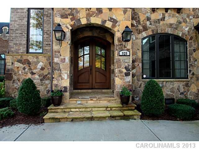 925 Dacavin Dr, Charlotte, NC 28226