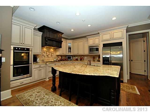 925 Dacavin Dr, Charlotte, NC 28226
