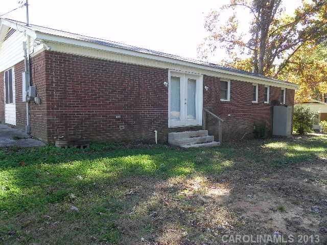 221 Daniel Dr, Gastonia, NC 28052