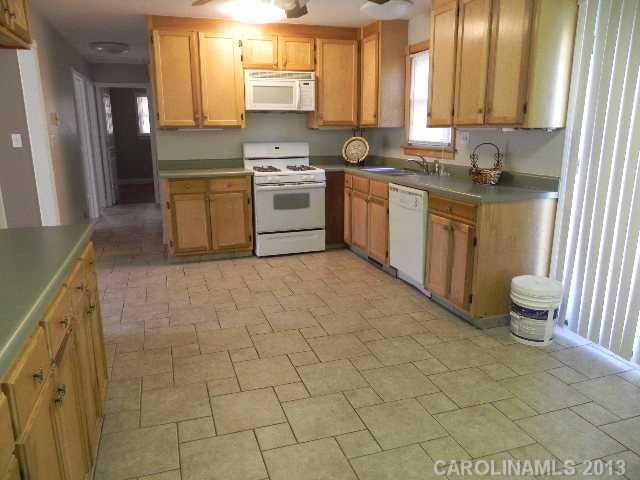 221 Daniel Dr, Gastonia, NC 28052