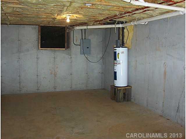 157 Chief Thomas Rd, Harmony, NC 28634