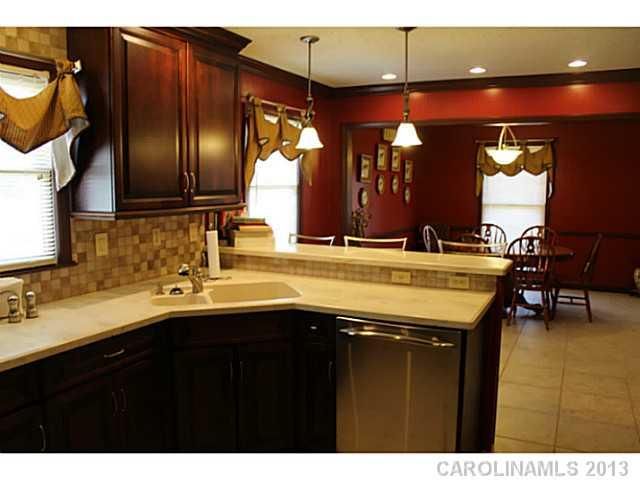 1901 Falconhurst Dr, Charlotte, NC 28216