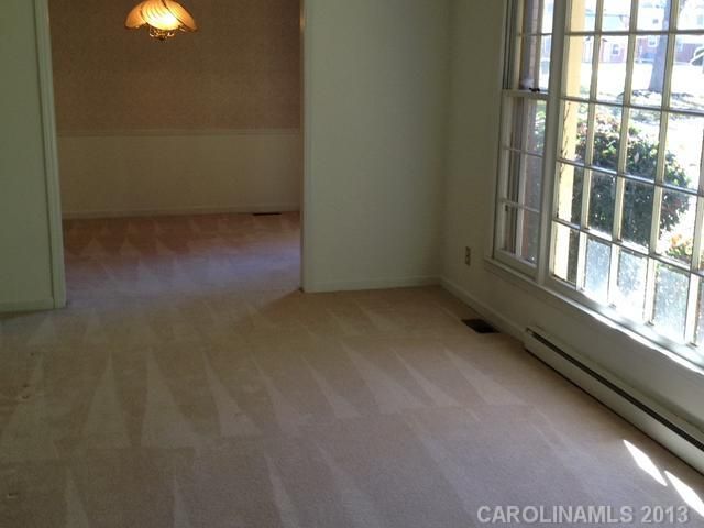 5913 Barrington Dr, Charlotte, NC 28215