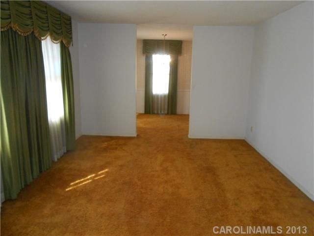 7420 Shadowcrest Dr, Charlotte, NC 28217
