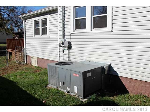 835 NE 18th St, Hickory, NC 28601