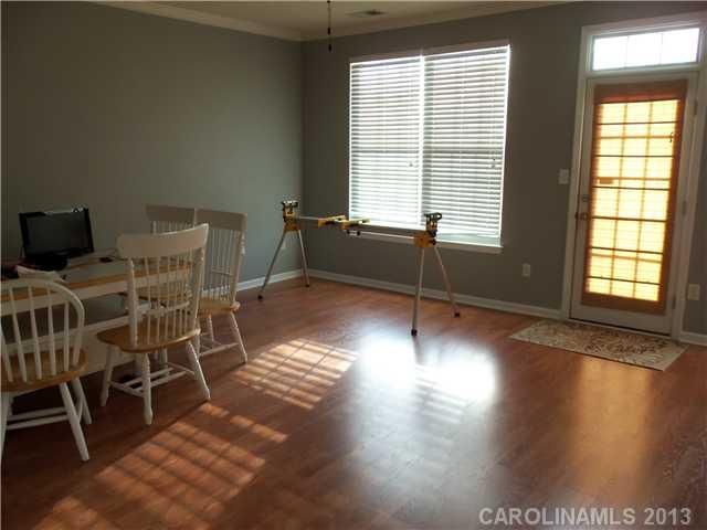 4705 Foxthorne Dr, Charlotte, NC 28216