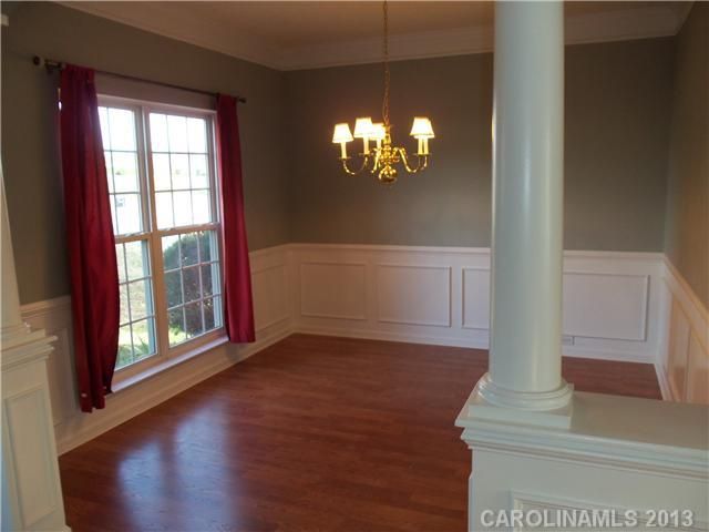 4705 Foxthorne Dr, Charlotte, NC 28216