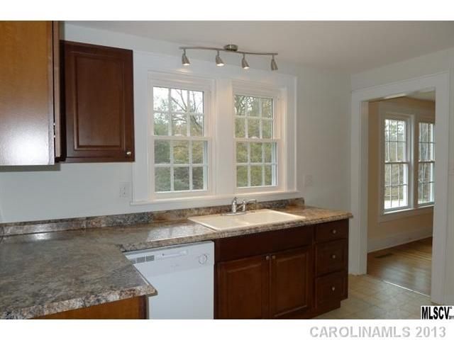 486 NE 23rd Ave Dr, Hickory, NC 28601
