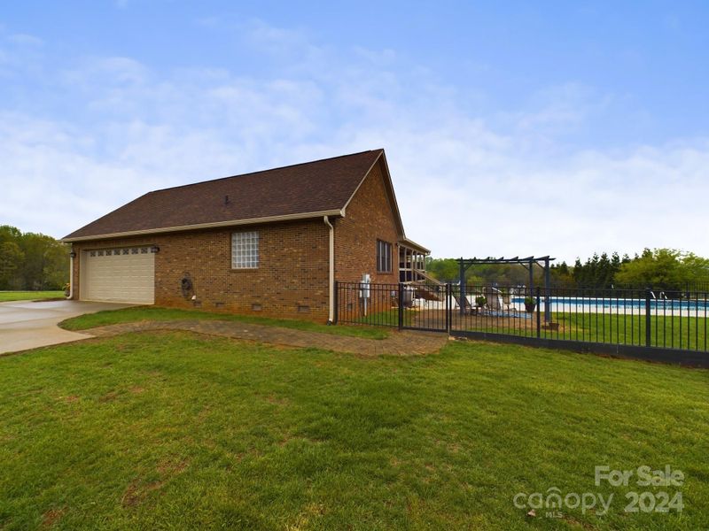2685 Carriage Ln, Lincolnton, NC 28092