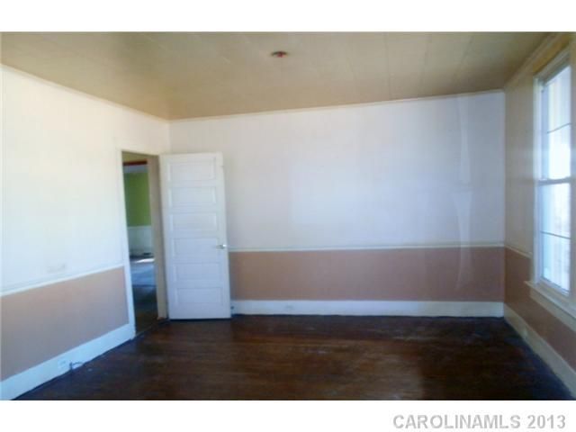 547 W White St, Chester, SC 29706