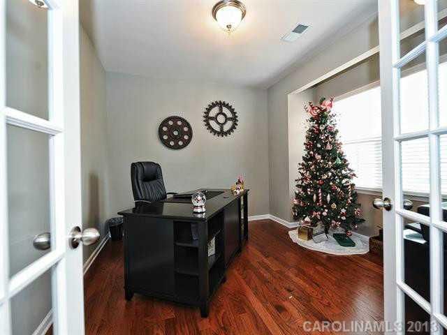 180 E Warfield Dr, Mooresville, NC 28115