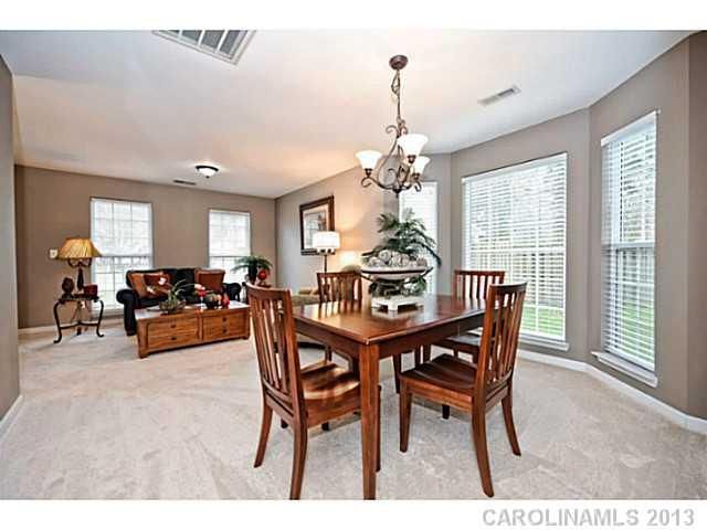 8807 Steelechase Dr, Charlotte, NC 28273