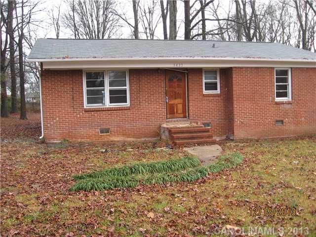 5437 Ruth Dr, Charlotte, NC 28215