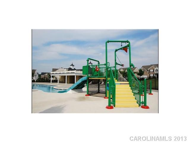 14314 Drake Watch Ln #ML-295, Charlotte, NC 28262