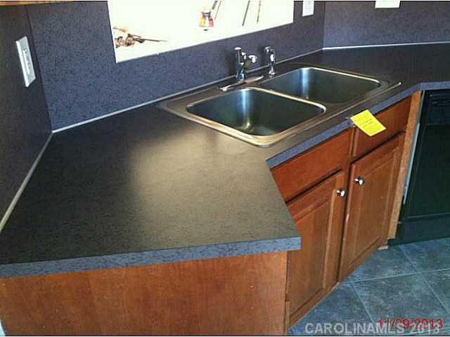 832 Raindrops Rd, Gastonia, NC 28054