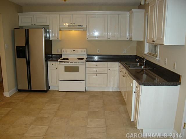 25 Railroad Ave, York, SC 29745