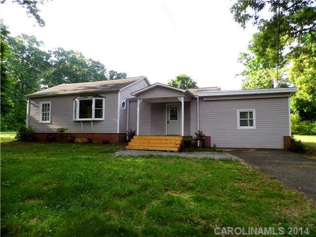18 E Holly St, Maiden, NC 28650
