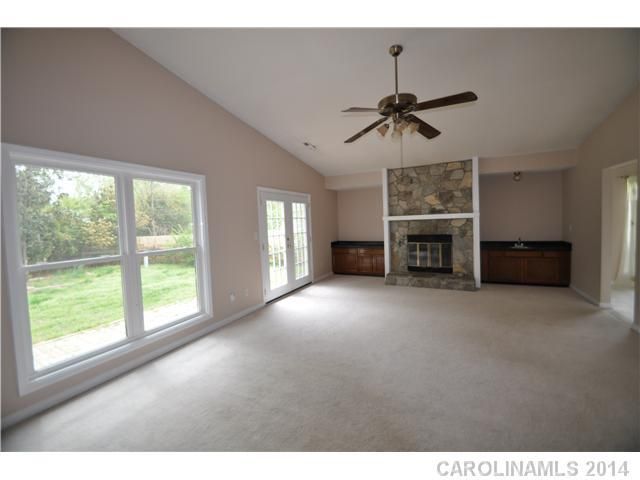 7006 Huntsmaster Dr, Charlotte, NC 28277