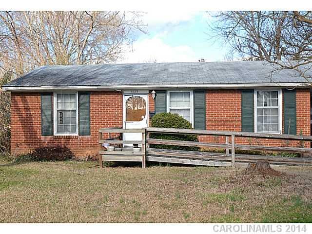 3823 Stonehaven Dr, Charlotte, NC 28215