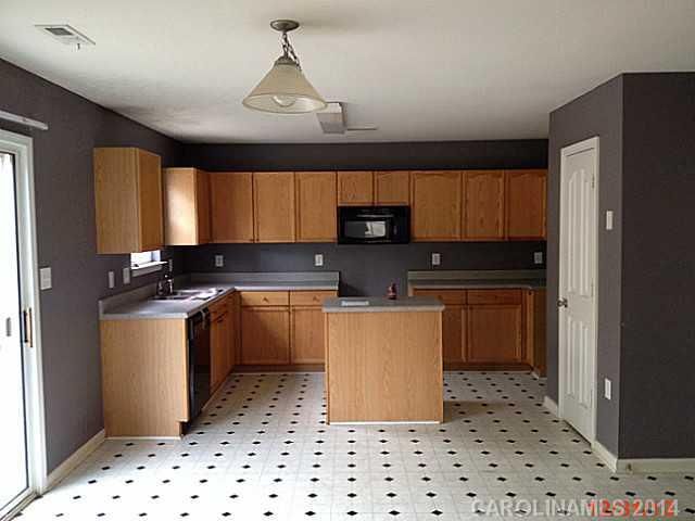 2323 Gooseberry Rd, Charlotte, NC 28208