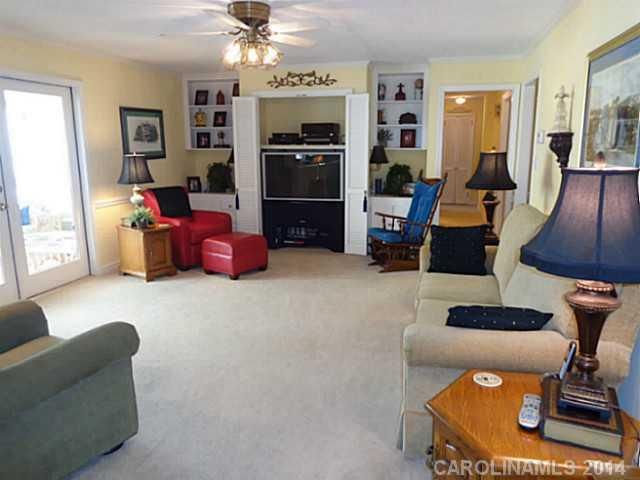605 Queens Dr, Dallas, NC 28034