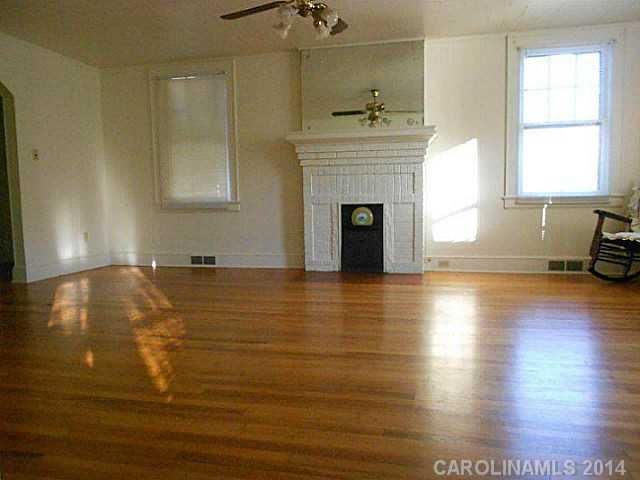 119 NW 12th St, Hickory, NC 28601