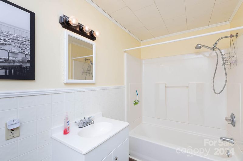 132 Lancaster St, Chester, SC 29706