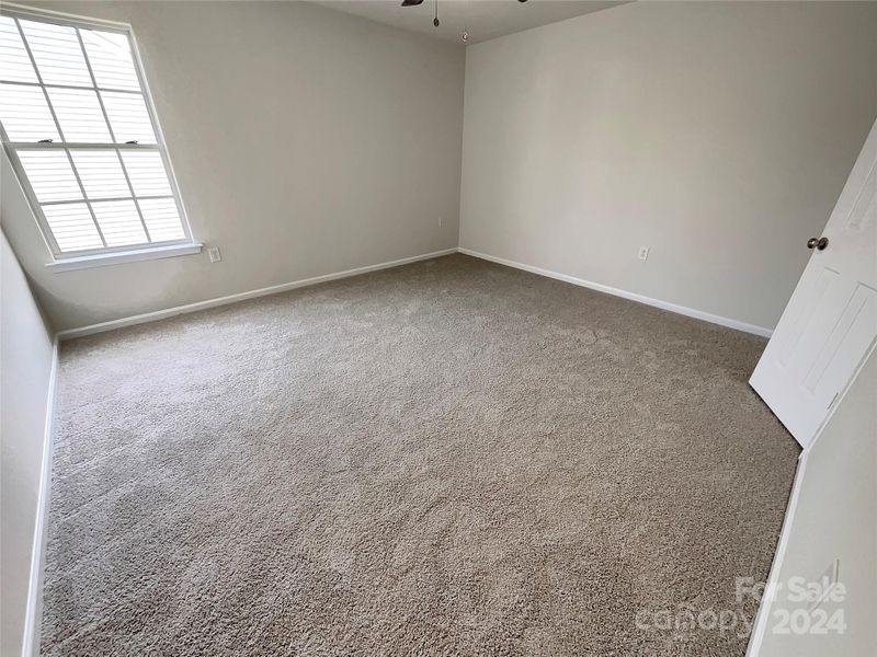 726 Overlook Rd, Lowell, NC 28098