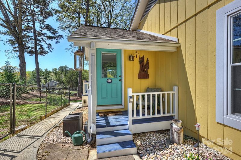 1190 Molokai Dr, Tega Cay, SC 29708