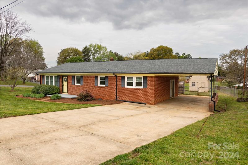 306 Park Rd, Mount Holly, NC 28120