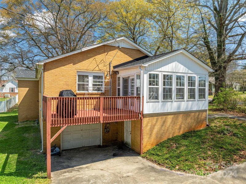 320 W Pine St, Lincolnton, NC 28092