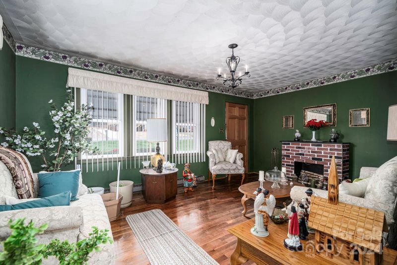 808 S Caldwell Ave, Newton, NC 28658