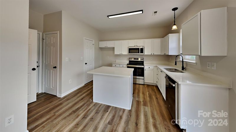 2717 Blackberry Ridge Ln, Charlotte, NC 28208