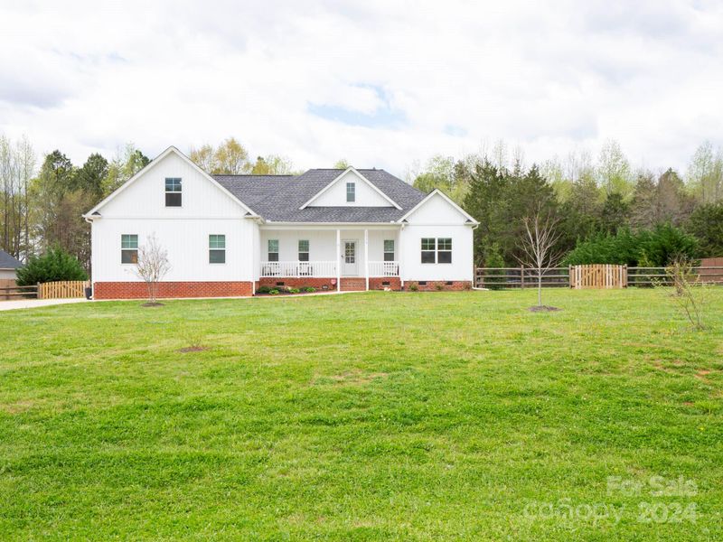 2536 Moon Creek Ln, Clover, SC 29710
