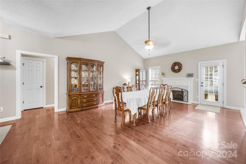8034 Stevens Mill Rd, Matthews, NC 28104