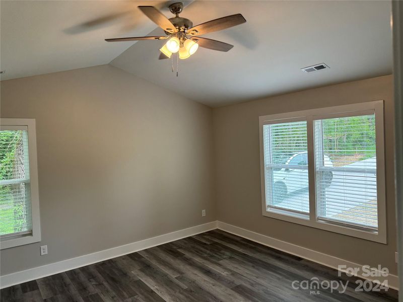 1225 E Mcbee St, Lincolnton, NC 28092