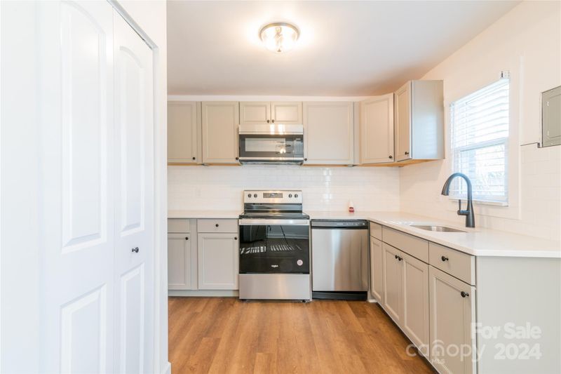 929 Cantwell St, Charlotte, NC 28208