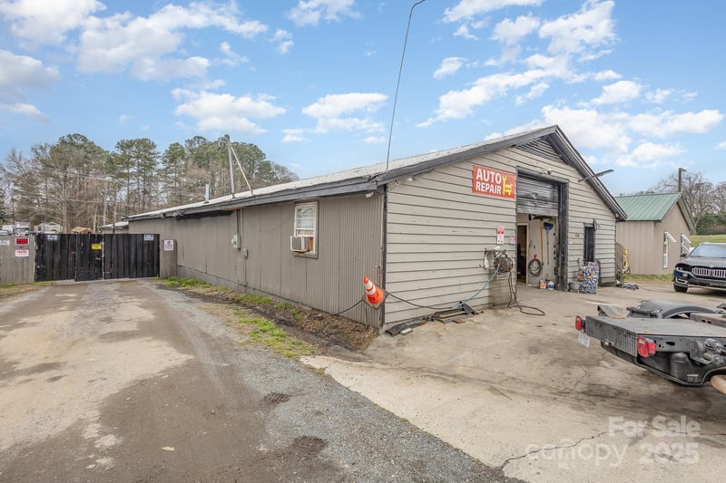 528 Charles St, Matthews, NC 28105