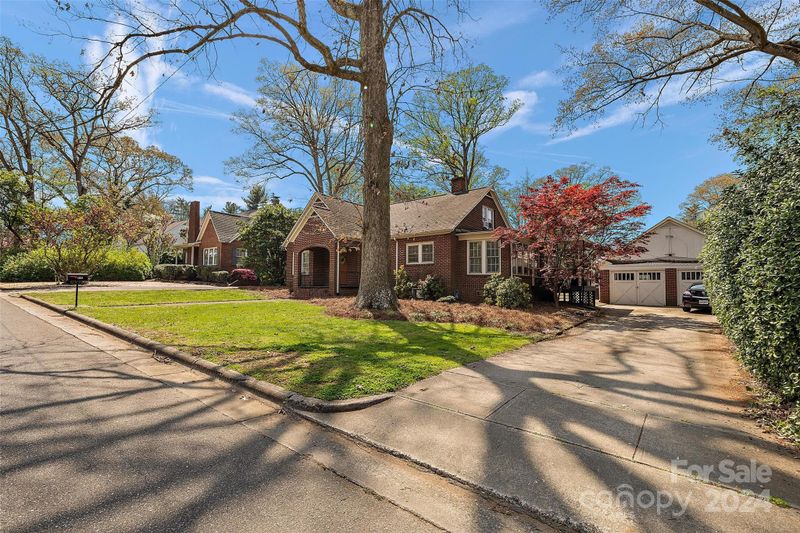 845 Woodland Rd, Statesville, NC 28677