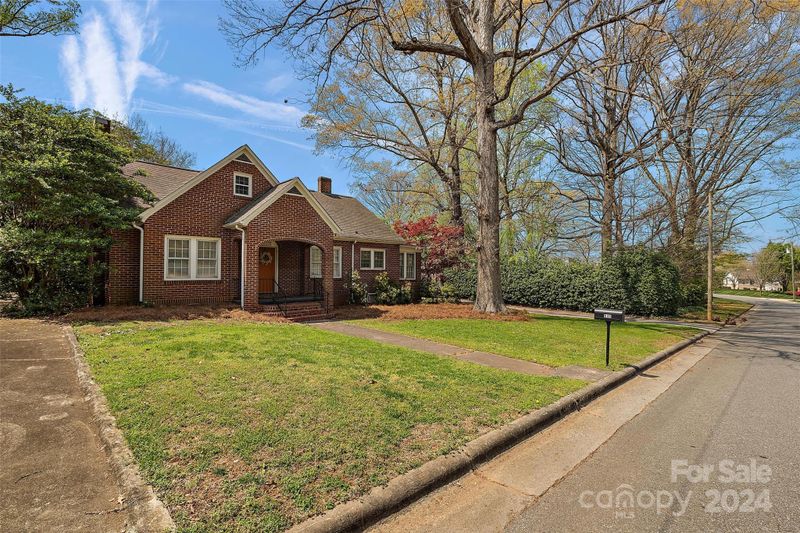 845 Woodland Rd, Statesville, NC 28677