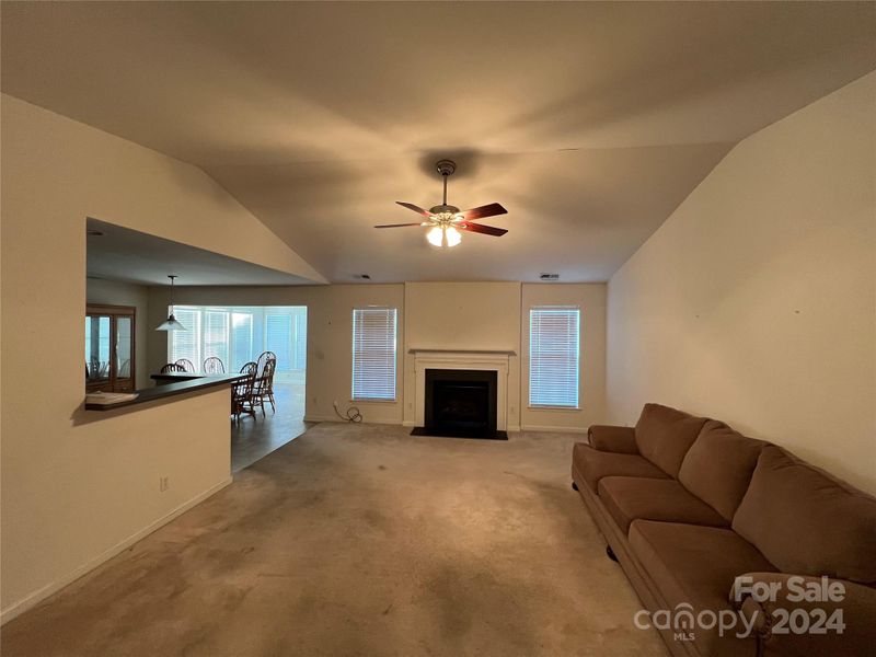 132 Crestwood Dr, Mount Holly, NC 28120