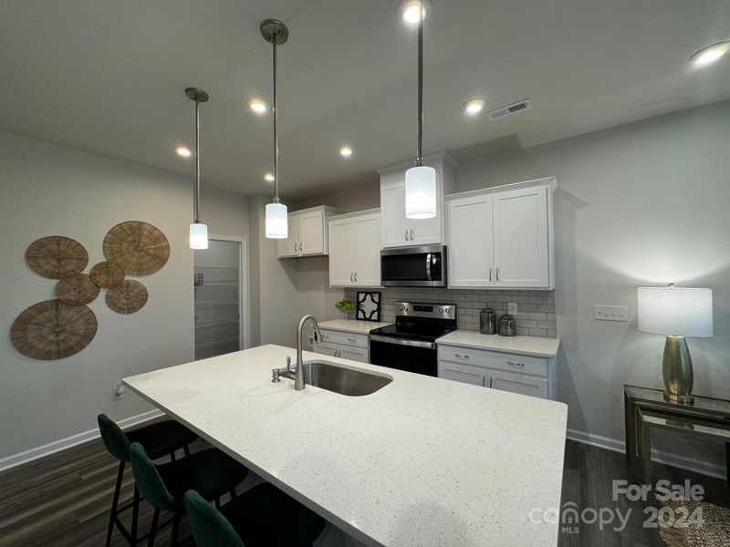 5109 Carrick St, Charlotte, NC 28213
