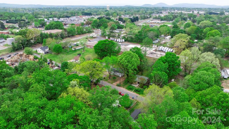37 20th St NE, Hickory, NC 28601