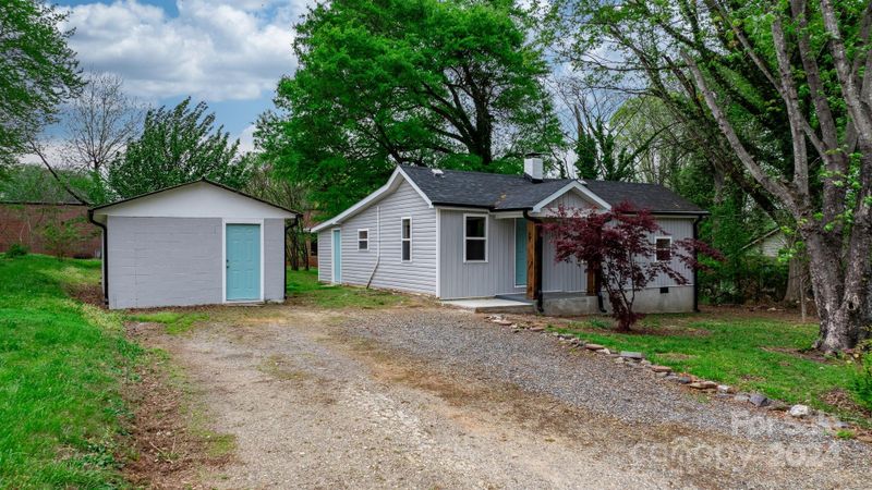 37 20th St NE, Hickory, NC 28601