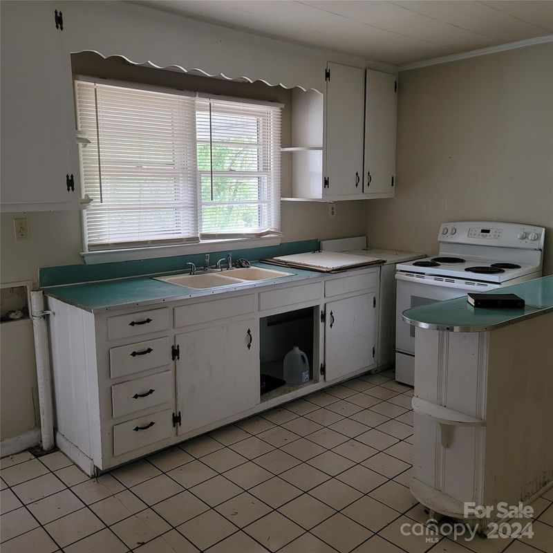 435 Club Dr E, Gastonia, NC 28054