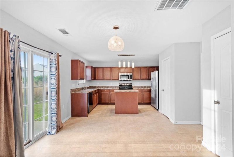 9425 Eagle Feathers Dr, Charlotte, NC 28214