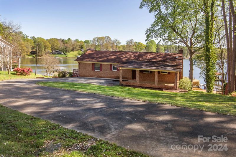 6972 Vinewood Rd, Sherrills Ford, NC 28673